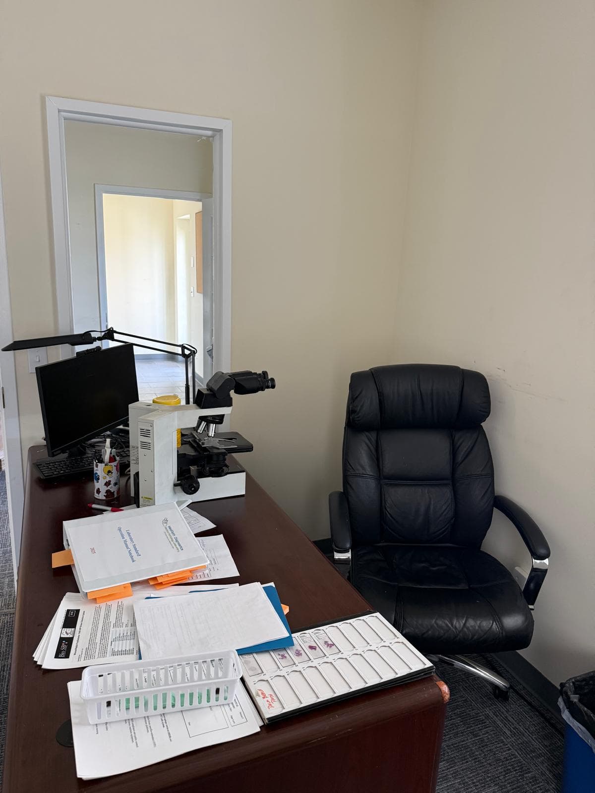 Pathologist Consultation Room